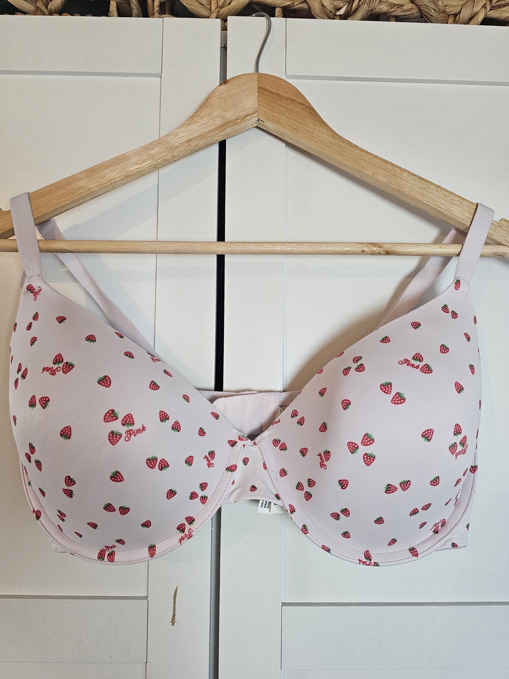 Victoria's Secret PINK Wear Everywhere T-Shirt Bra Lightly Lined Strawberry Prin